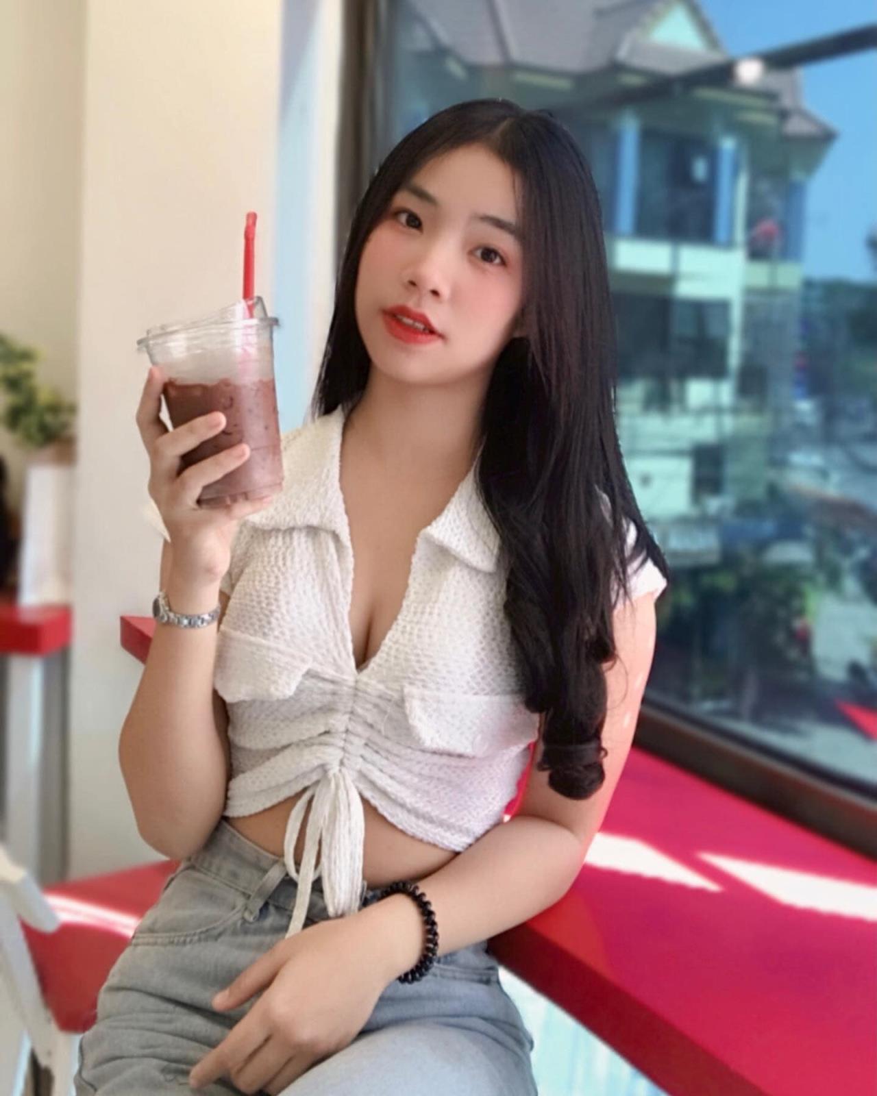 ลงคิวแจ้งเตือนแมตท์นี้ไว้ได้เลย!! คู่ชกที่น่าทะนุถนอมที่สุด ระหว่าง "หมอปิ่น"ดอกไม้งาม บุญลานนามวยไทย  กับ "ใบเฟิร์น” พลอยดารา หยกฟ้ามวยไทยยิม