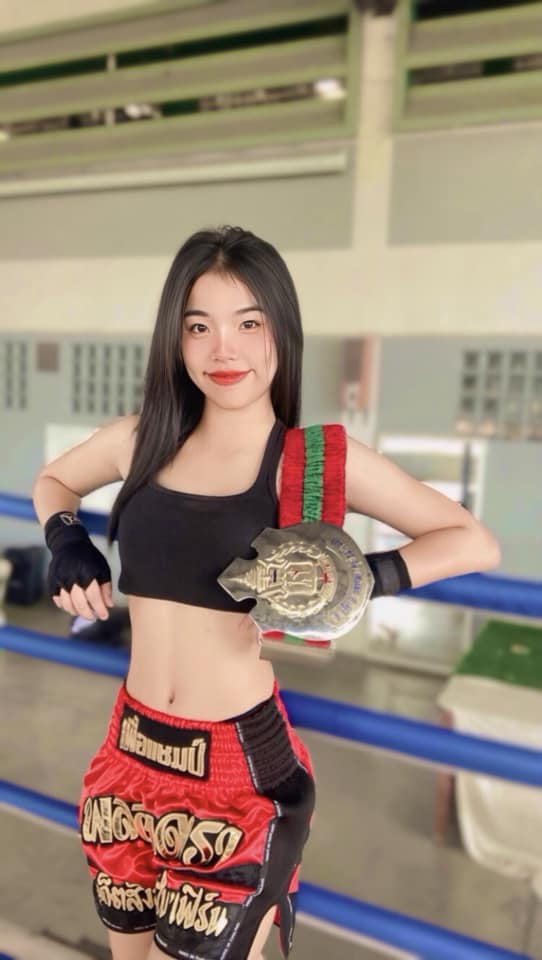 ลงคิวแจ้งเตือนแมตท์นี้ไว้ได้เลย!! คู่ชกที่น่าทะนุถนอมที่สุด ระหว่าง "หมอปิ่น"ดอกไม้งาม บุญลานนามวยไทย  กับ "ใบเฟิร์น” พลอยดารา หยกฟ้ามวยไทยยิม