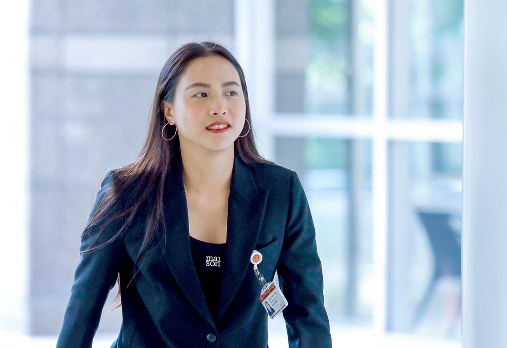 รักชนก ศรีนอก  