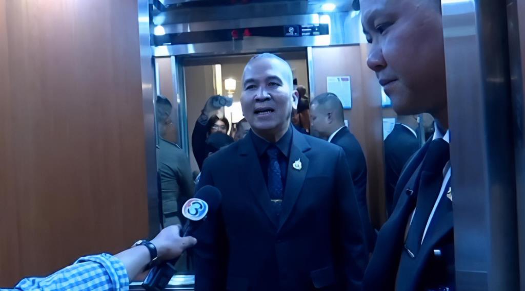 พล.ต.ท.รุทธพล เนาวรัตน์ รัฐมนตรีว่าการกระทรวงยุติธรรม