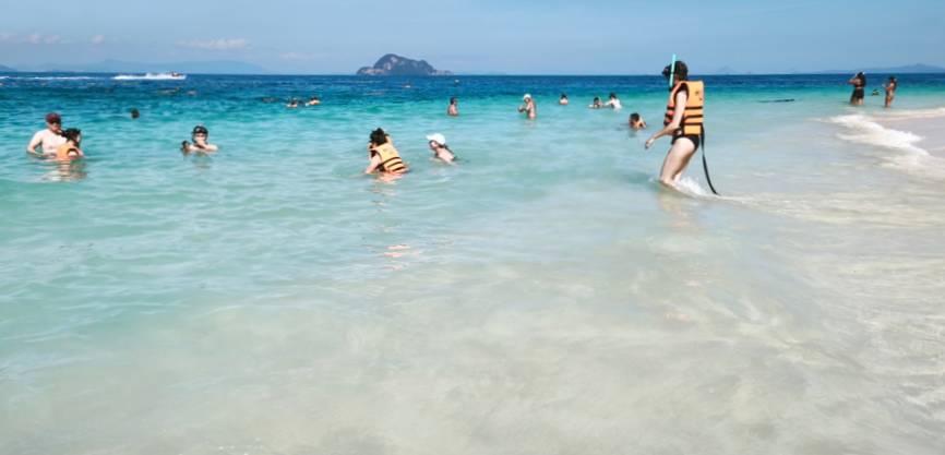 อันซีนพังงา เกาะไข่ใน ทะเลสวยใส หาดทรายขาวเนียน (ภาพ : อโนทัย งานดี) 