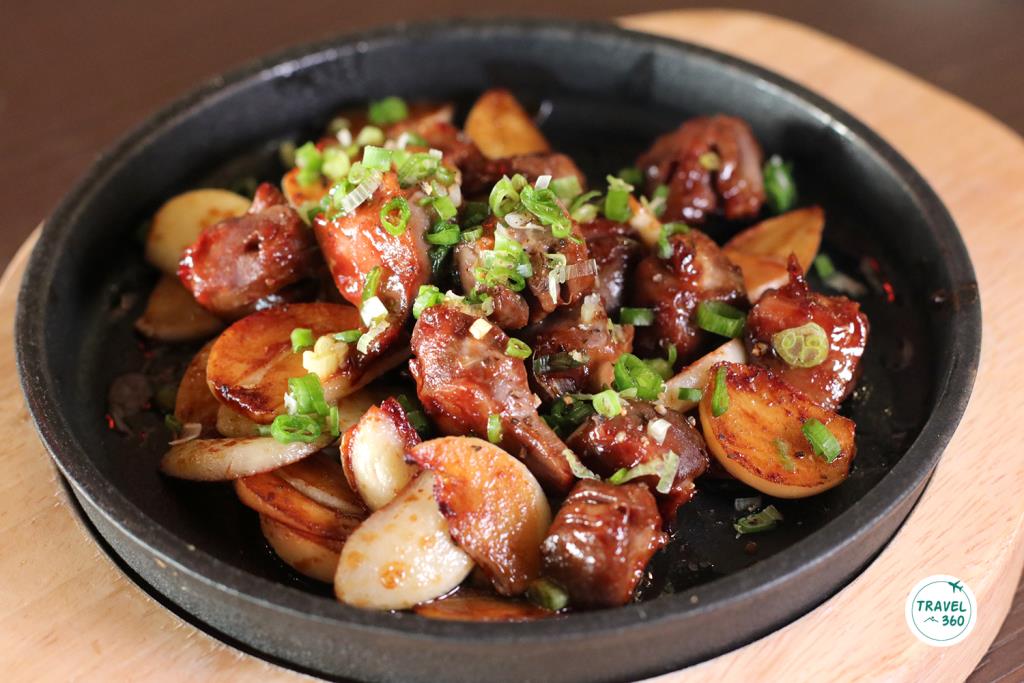 กึ๋นไก่กระทะร้อน 