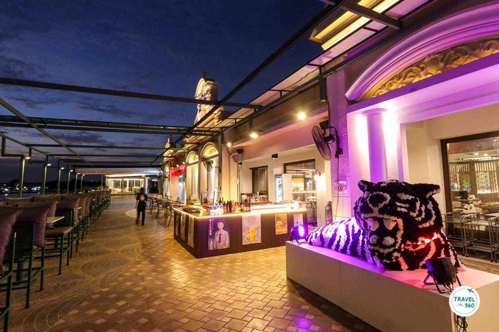 ที่นั่งเปิดโล่งรับลม