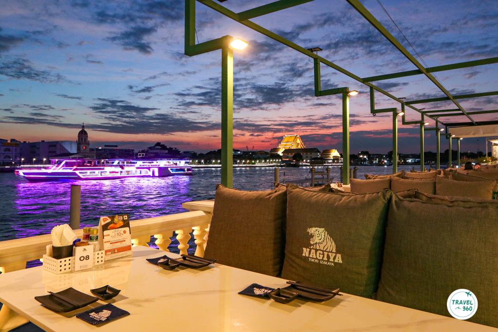 นั่งชิลๆ ริมแม่น้ำเจ้าพระยา