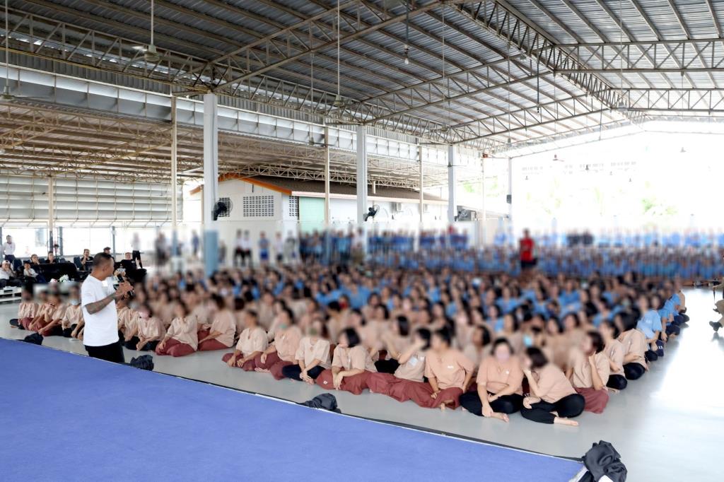 [ผัวตัวเป็นวิทยากรจิตอาสา เล่าอุทาหรณ์สอนใจคนรุ่นหลัง ไม่ให้หลงผิด]