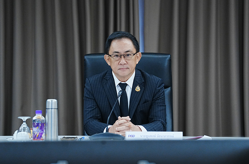 นายพูนพงษ์ นัยนาภากรณ์ อธิบดีกรมพัฒนาธุรกิจการค้า