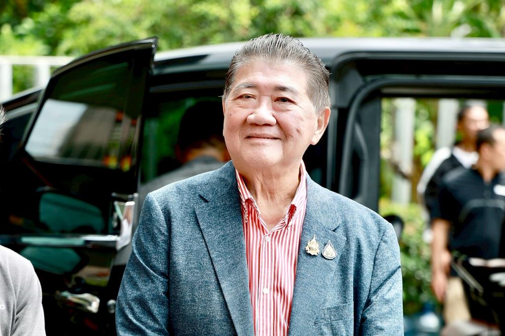 ภูมิธรรม เวชยชัย