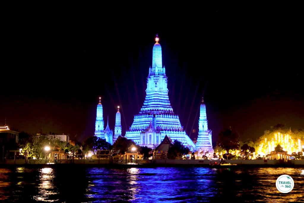 พระปรางค์วัดอรุณยามค่ำคืน