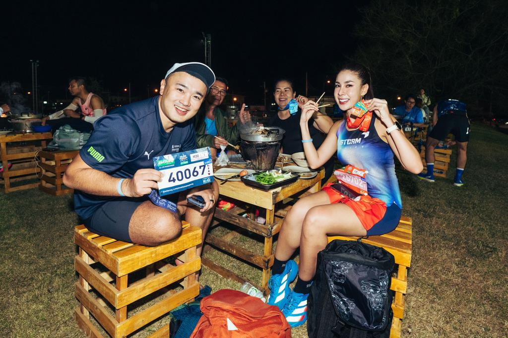 ไฮไลท์ที่ไม่มีใครเหมือนวิ่งเสร็จล้อมลงกินหมูกะทะ