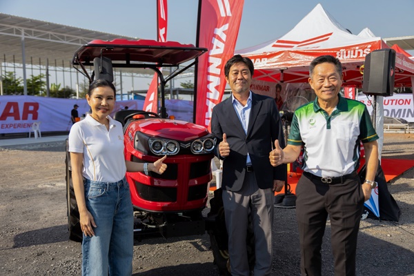 (จากซ้่าย)  สุภาภรณ์ เกียรติศิริขจร Chief Marketing Officer บริษัท เจียไต๋ จำกัด , มานาบุ ฟุจิตะ Sale Office Manager บริษัท ยันม่าร์ เอส.พี. จำกัด และมนัส เจียรวนนท์ ประธานคณะผู้บริหาร บริษัท เจียไต๋ จำกัด 