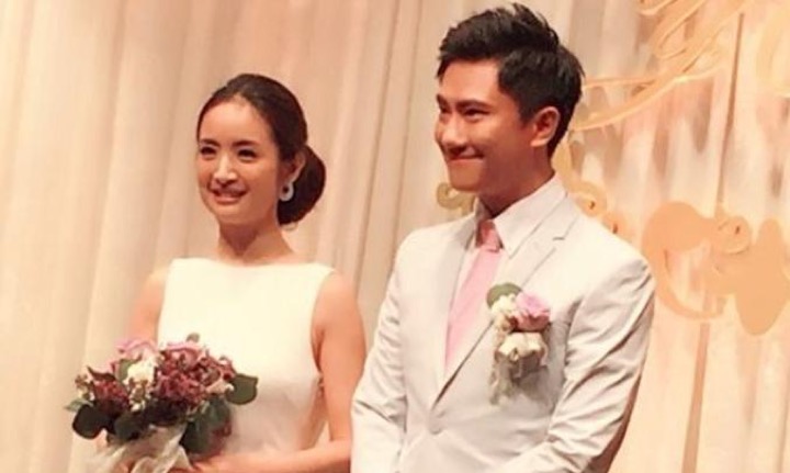 ข่าวยังเล่าว่าเธอถูกกดดันเรื่องทายาท โดยเฉพาะการต้องมีลูกชาย