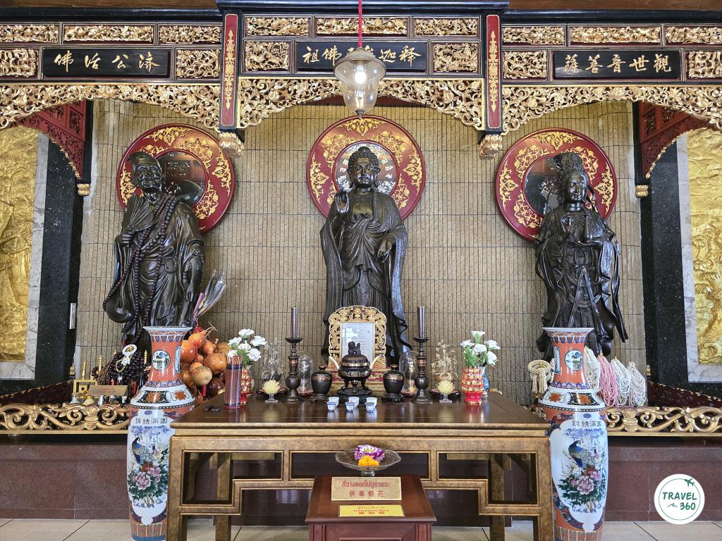 ประดิษฐานเทพเจ้าของชาวจีน