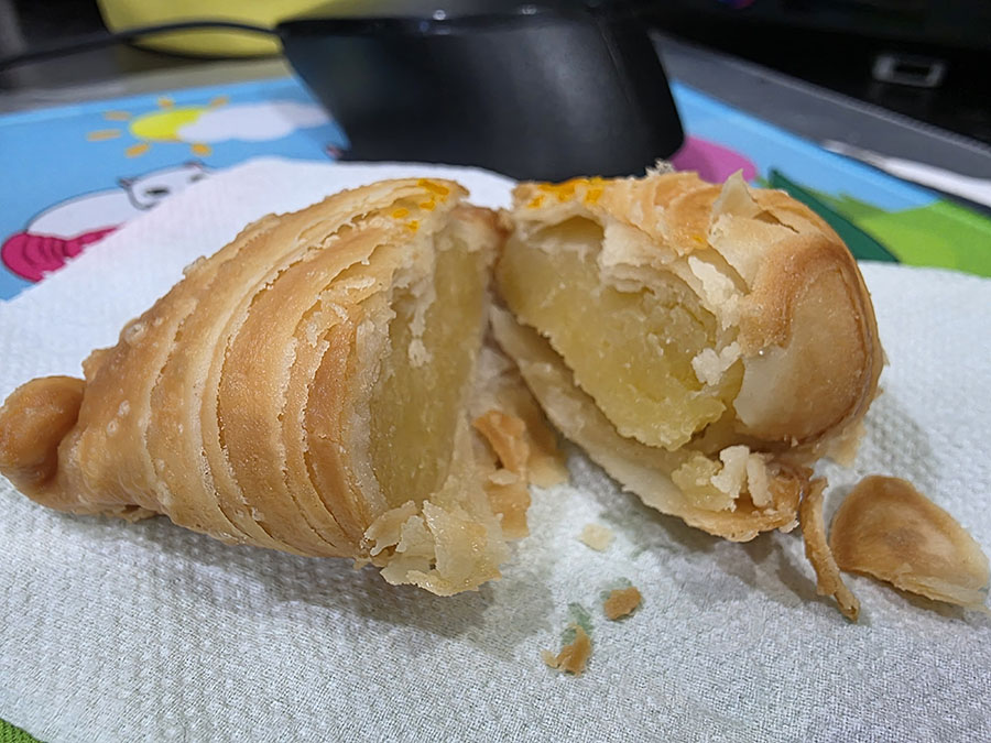 ไส้แน่น ๆ แป้งบางกรอบ ของชอบของชาวออฟฟิศ