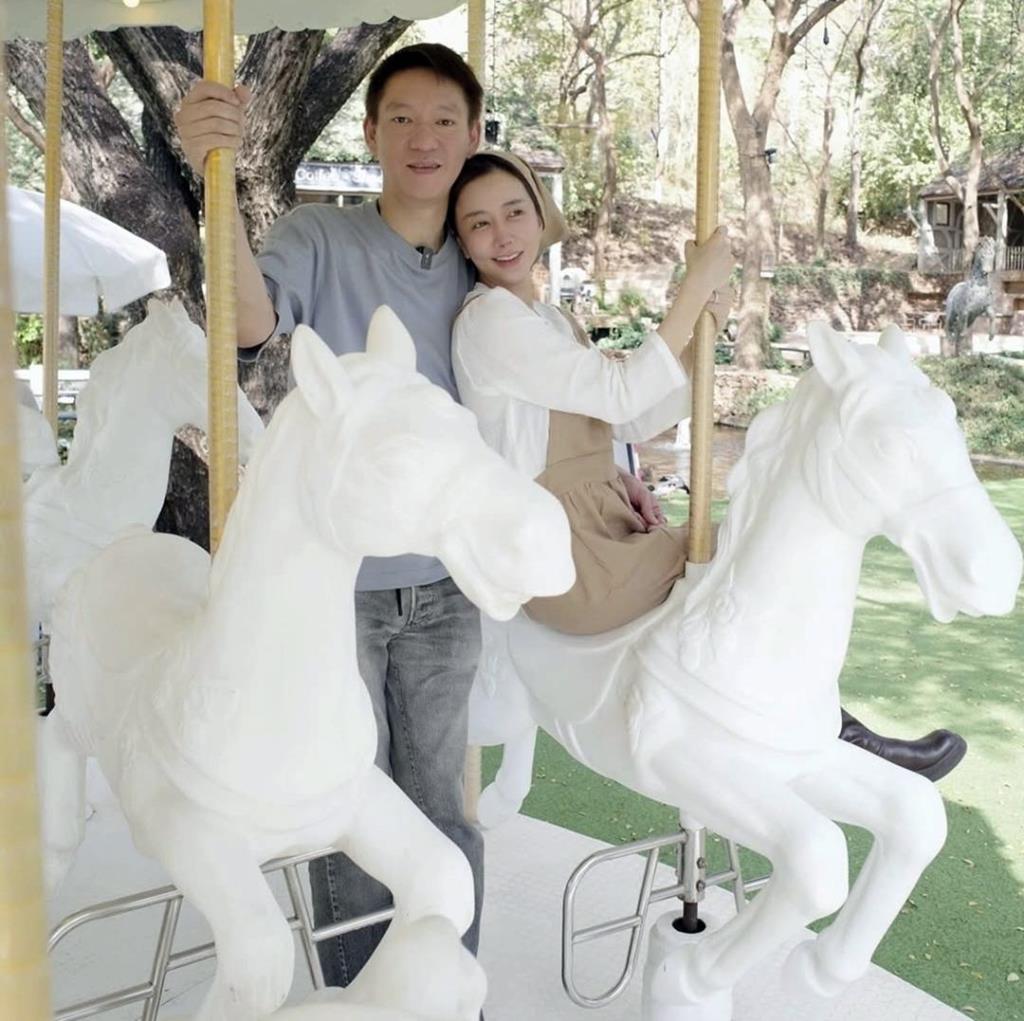 จรินทร์ ธรรมวัฒนะ และรติชา แพงทรัพย์
