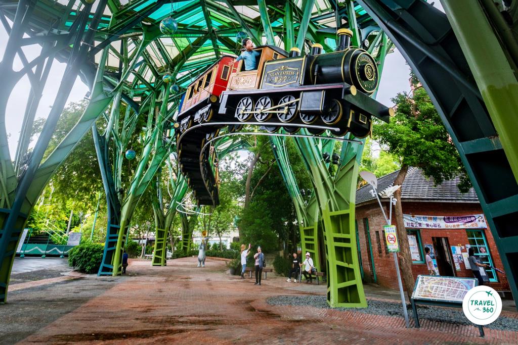 รถไฟที่ลานป่าดิ่วดิ่วดัง (Diu Diu Dang Forest Plaza) 