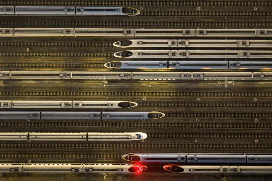 รถไฟความเร็วสูงที่สถานีรถไฟหนันจิง มณฑลเจียงซู ในวันแรกของการเดินทางประจำปีช่วงเทศกาลตรุษจีน หรือชุนอวิ้น ภาพวันที่ 2 ก.พ.2026 (แฟ้มภาพ เอเอฟพี)