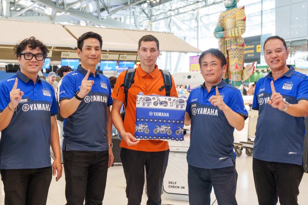 ผู้บริหาร บริษัท ไทยยามาฮ่ามอเตอร์ จำกัด ให้การต้อนรับ Toprak Razgatl?o?lu พร้อมมอบของที่ระลึก