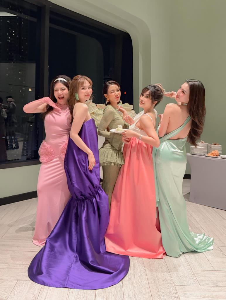 อัชฌา เจริญรัศมีเกียรติ, วัจณา เจริญสมสมัย, ขนิษฐา ดรุณเนตร, พลอยวารินทร์ ทรงปกรณ์, พิมพ์ทอง วชิราคม