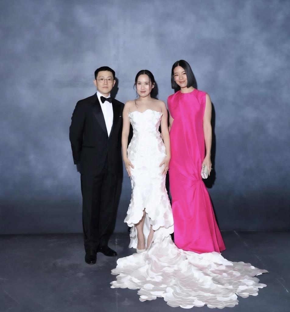 สิตามนินท์ สุสมาวัตนะกุล กับคู่บ่าวสาว