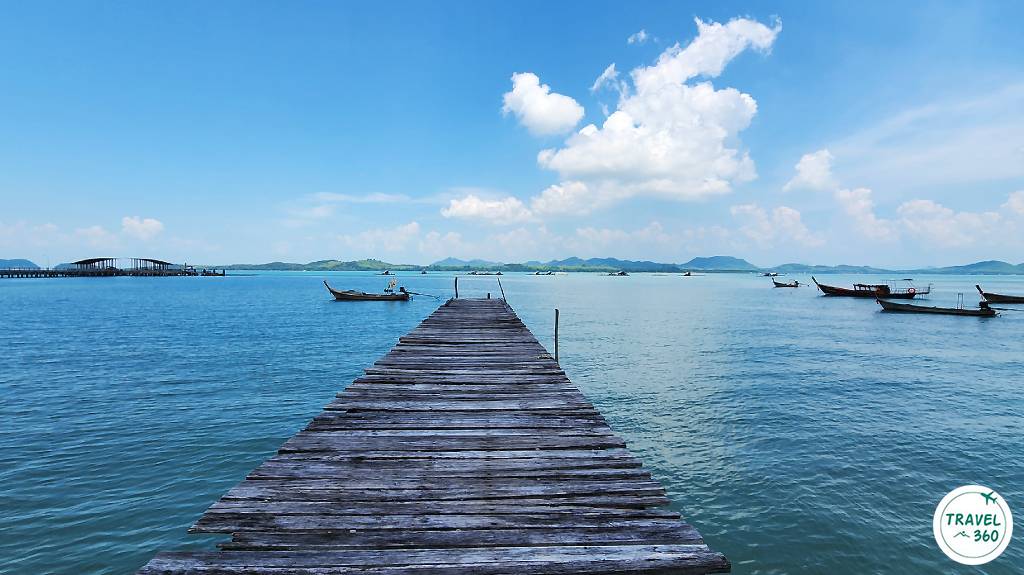 สะพานเทียบเรือนร้านบ้านริมน้ำ อ่าวคลองเหีย 