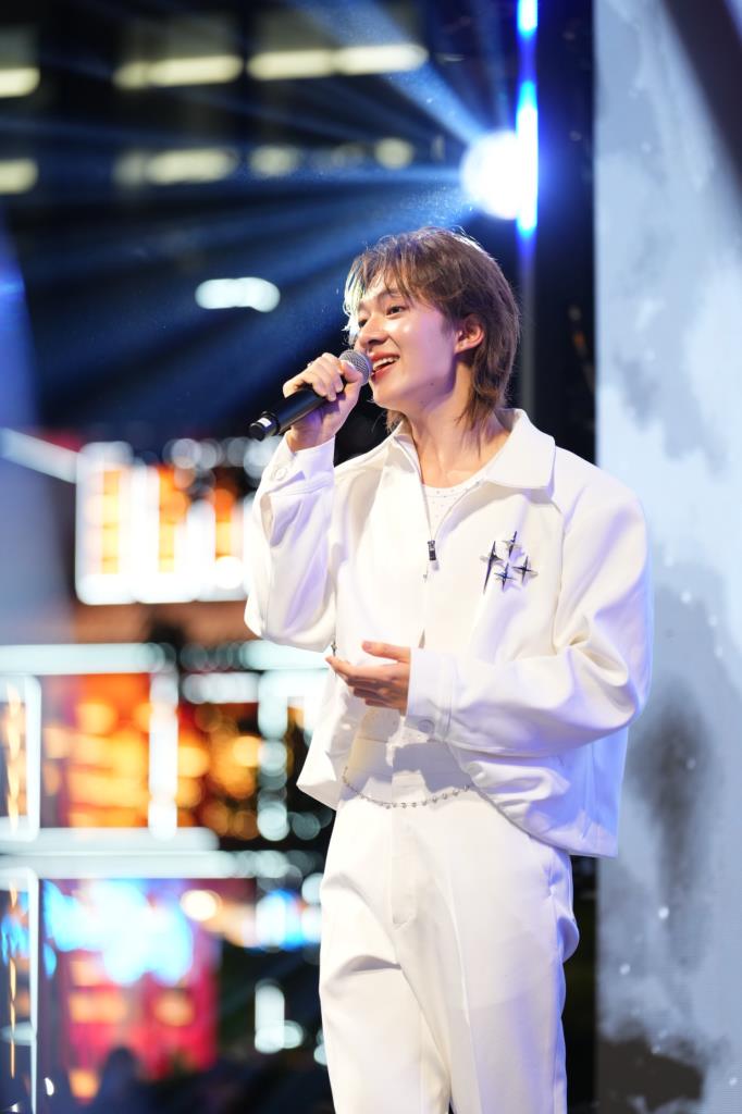 นุนิว ชวรินทร์