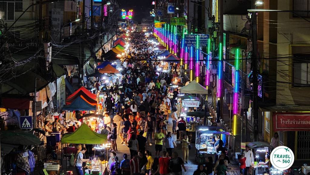 บรรยากาศคนมาร่วมงานฝั่งท่าน้ำนนท์ 