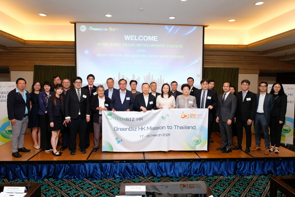 ดร. โล ไว-กว๊อก (ที่ 4 จาก(ซ้าย) และคุณแอนนา เฉิง (ที่ 7 จากขวา) พร้อมด้วยผู้แทนจากสภาพัฒนาการค้าฮ่องกง ถ่ายภาพร่วมกับคุณประชัย เลี่ยวไพรัตน์ (ที่ 5 จากซ้าย) คุณประทีป เลี่ยวไพรัตน์ (ที่ 3 จากซ้าย) คุณอรพิน เลี่ยวไพรัตน์ (ที่ 6 จากขวา) พร้อมด้วยผู้บริหาร บริษัท ทีพีไอ โพลีน จำกัด (มหาชน) และบริษัท ทีพีไอ โพลีน เพาเวอร์ จำกัด (มหาชน)