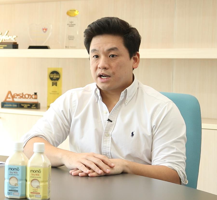 คุณภัทร “ภัทร บัญญัติปิยพจน์” ผู้ร่วมก่อตั้ง “Momo Soy Milk”