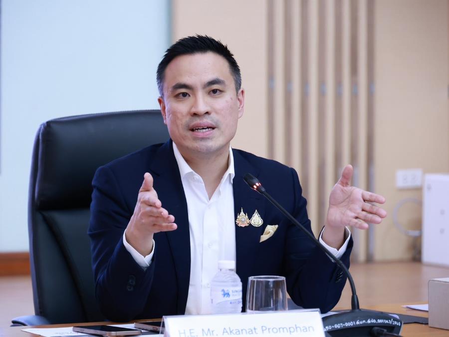เอกณัฏ พร้อมพันธุ์ รัฐมนตรีว่าการกระทรวงพลังงาน