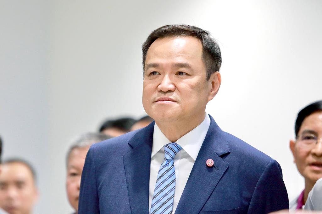 นายอนุทิน ชาญวีรกูล นายกรัฐมนตรี