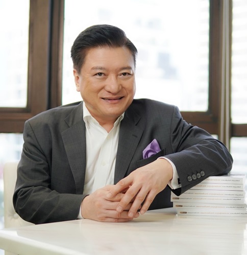 ศ.ดร.เกรียงศักดิ์ เจริญวงศ์ศักดิ์ ประธานสถาบันการสร้างชาติ ประธานสถาบันอนาคตศึกษาเพื่อการพัฒนา และนักวิชาการอาวุโส มหาวิทยาลัยฮาร์วาร์ด 