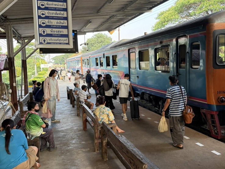 น้ำมันแพง!สงกรานต์ 69 ปชช.หันใช้ขนส่งสาธารณะกว่า 15 ล้านคน ปริมาณรถยนต์ถนนหลักลดจากปีก่อน 6%