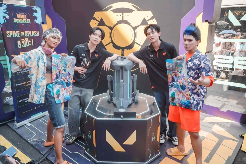 HEART และ JUNGT ร่วมถ่ายรูปกับเหล่า Cosplayers