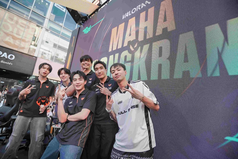 HEART และ JUNGT ถ่ายรูปร่วมกับทีม FULL SENSE