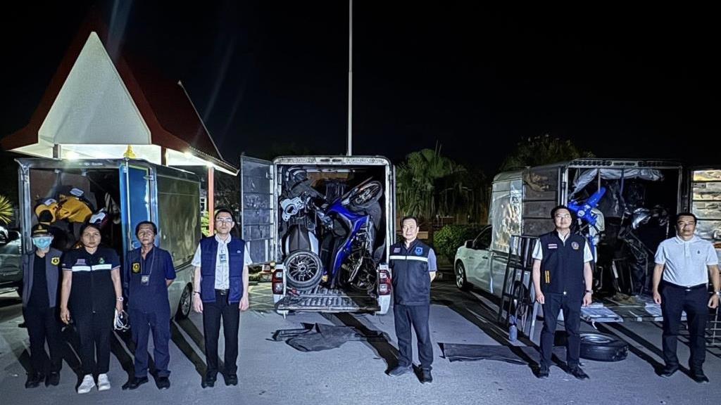 ศุลกากรช่องจอมรวบแก๊งตู้ทึบซดน้ำท่อม ซุกมอเตอร์ไซค์กว่า 30 คัน หวั่นขโมยจากไทยส่งขายเขมร