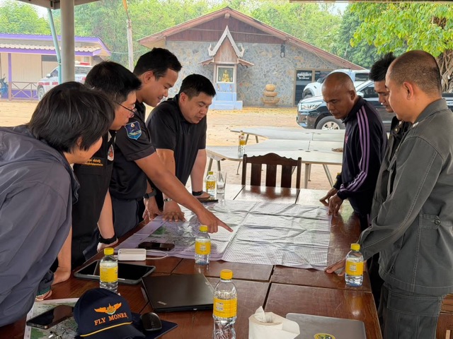 ไฟป่าทองผาภูมิวิกฤต! แก๊งขุดทองเถื่อนจุดไฟพรางตัว ยิงขู่ จนท. ระดม ฮ.โปรยน้ำ 7 หมื่นลิตรสกัดเพลิง