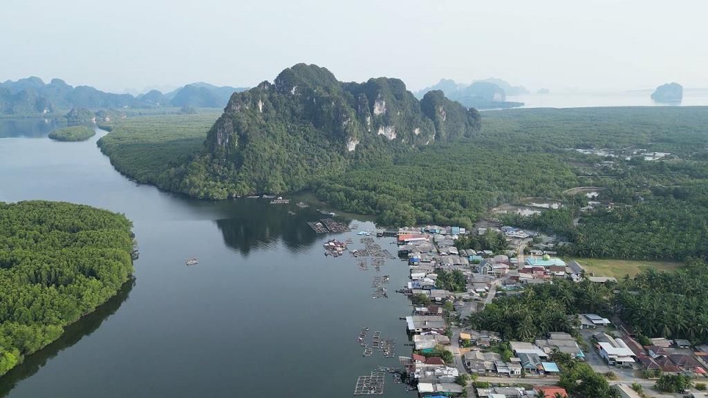 บ้านโคกไครชุมชนริมคลองมะรุ่ย 