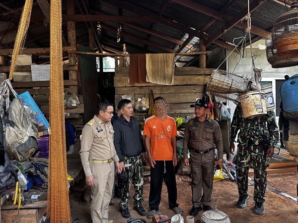 จับแล้ว! ผู้ต้องสงสัยลอบเผาป่า–ล่าสัตว์ “แก่งกระจาน” พร้อมของกลางเลื่อยโซ่ยนต์ เจ้าตัวยอมรับเคยเผาแปลงแต่ปฏิเสธยิงกระทิง