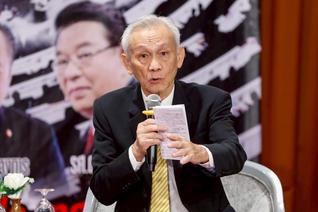 จรัญ ภักดีธนากุล