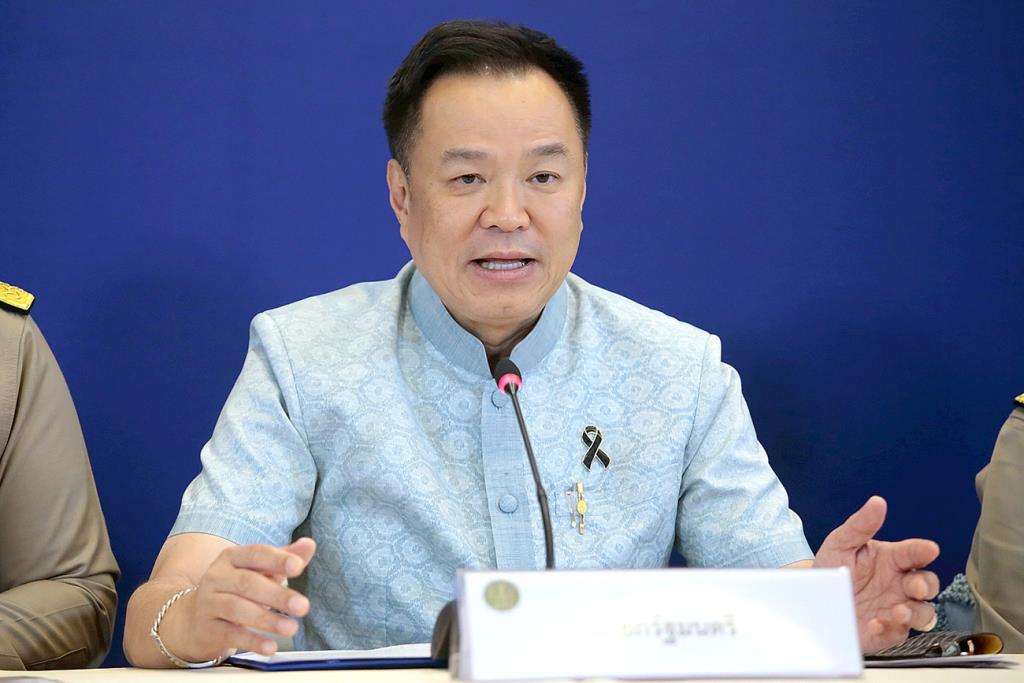 อนุทิน ชาญวีรกูล