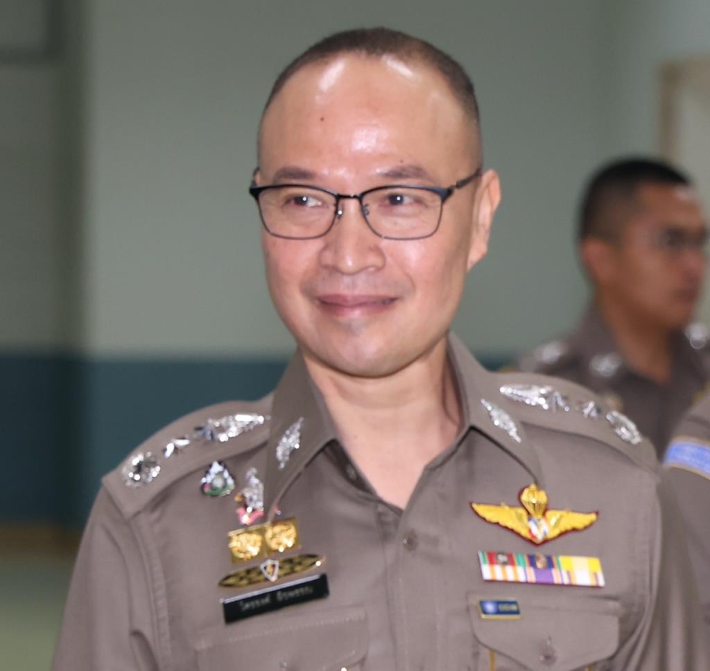 พล.ต.ท.ไตรรงค์ ผิวพรรณ 