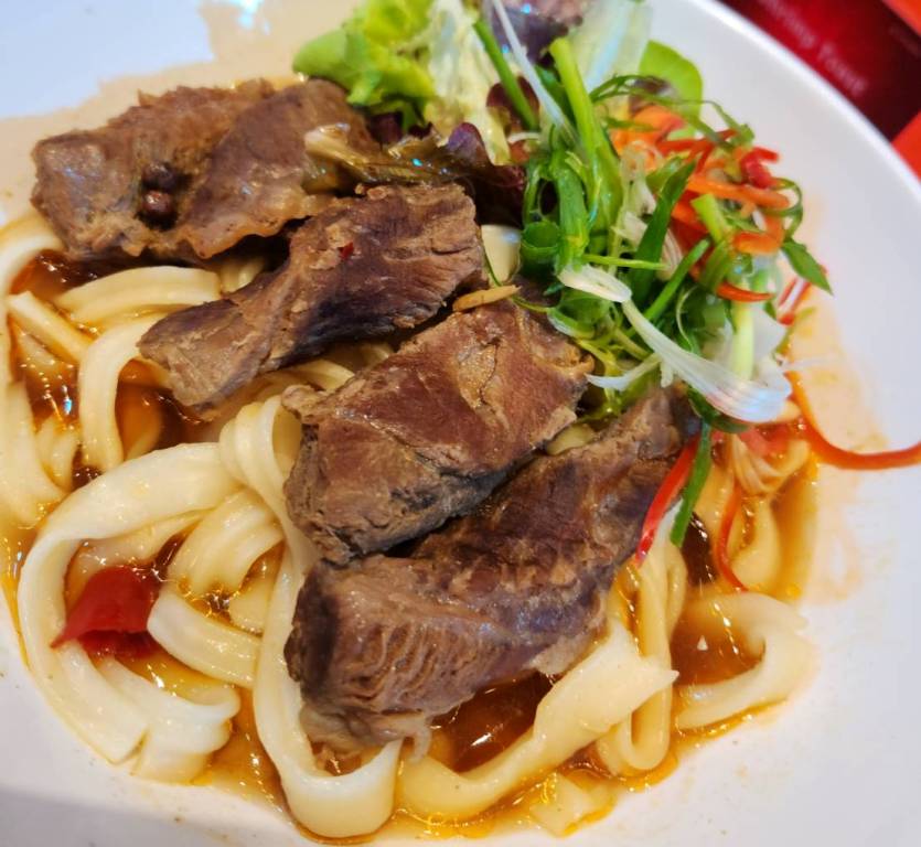 บะหมี่เนื้อตุ๋น