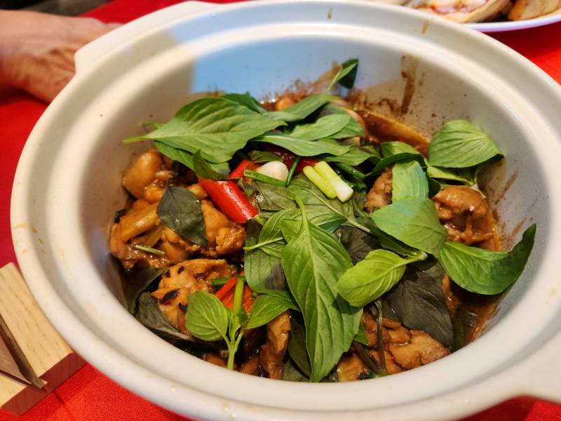 ไก่สามถ้วย
