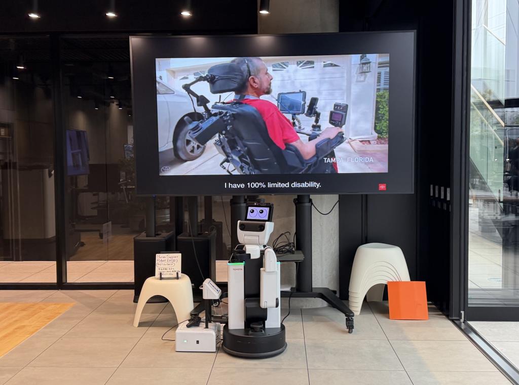 หุ่นยนต์ช่วยเหลือมนุษย์ (Human Support Robot) 