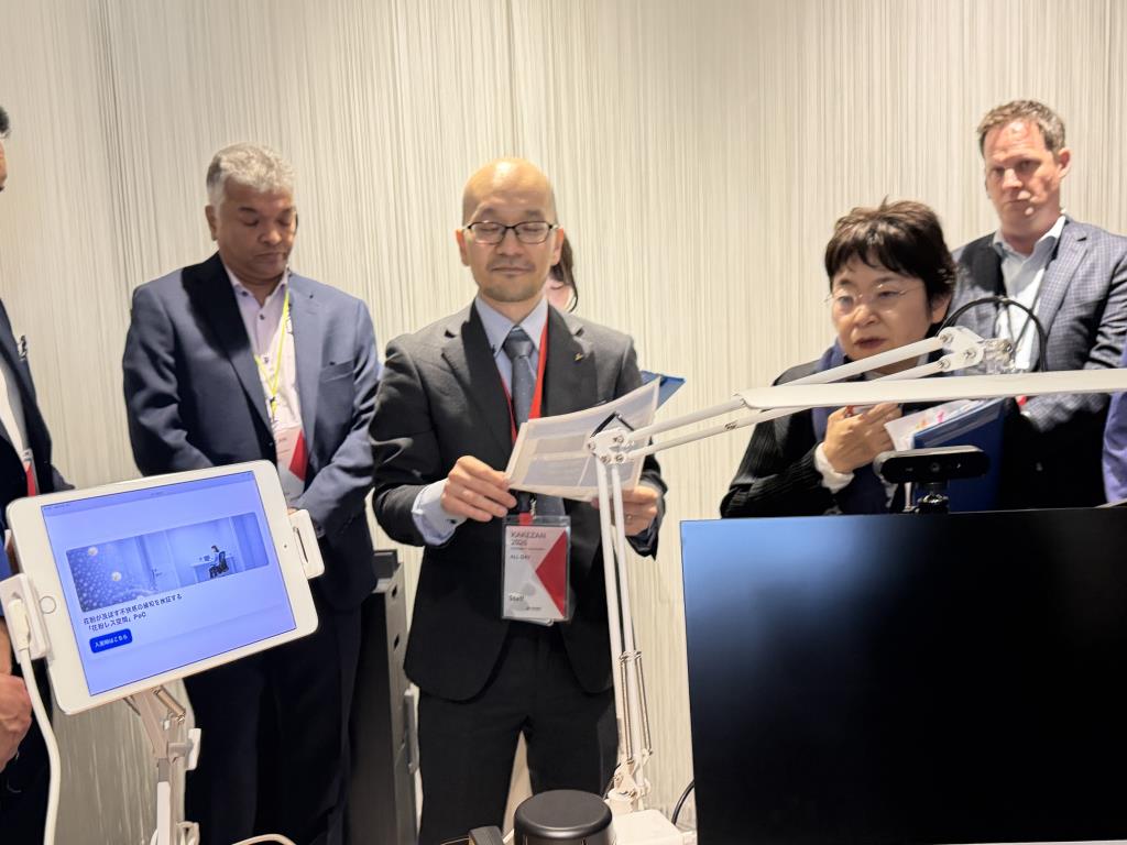 Daikin ที่นำระบบปรับอากาศและกรองอากาศอัจฉริยะมาทดสอบเพื่อลดปัญหาโรคแพ้เกสรดอกไม้ ซึ่งผลลัพธ์พบว่าสามารถลดปริมาณเกสรได้ถึง 90%