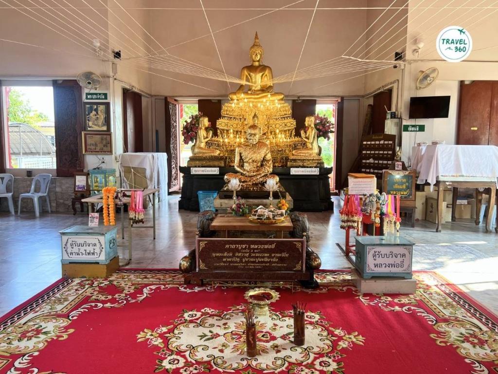 ภายในวิหารหลวงพ่ออี๋ 