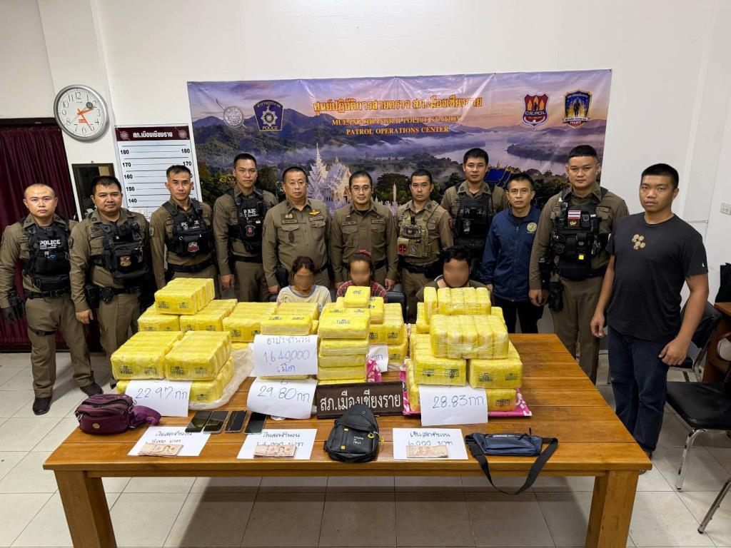 ตร.ดักรอทั้งคืน! สกัดกระบะป้ายเชียงใหม่ ขนยา 7 กระสอบ ออกเชียงรายส่งเข้าพะเยากลางดึก