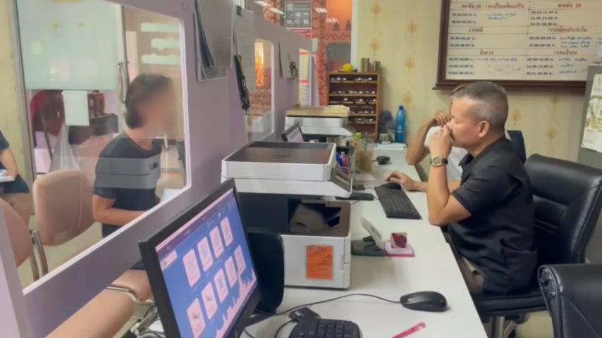 นักร้องลูกทุ่งดัง-ขรก.-ตร.-ครู-หมอ โดนกันอื้อ! ซื้อทองร้านดังลำพูนไม่ได้ทอง สูญกว่า 20 ล้านเป็นอย่างต่ำ