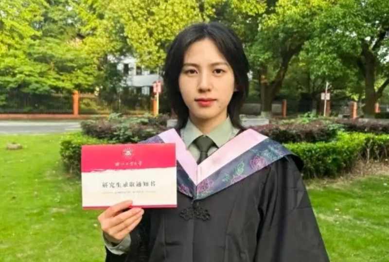 เสิ่นเมิ่งเข่อ หันเหสู่สายวิชาการ ศึกษาต่อในระดับบัณฑิตศึกษา ณ คณะนิติศาสตร์ มหาวิทยาลัยเทคโนโลยีเจ้อเจียง