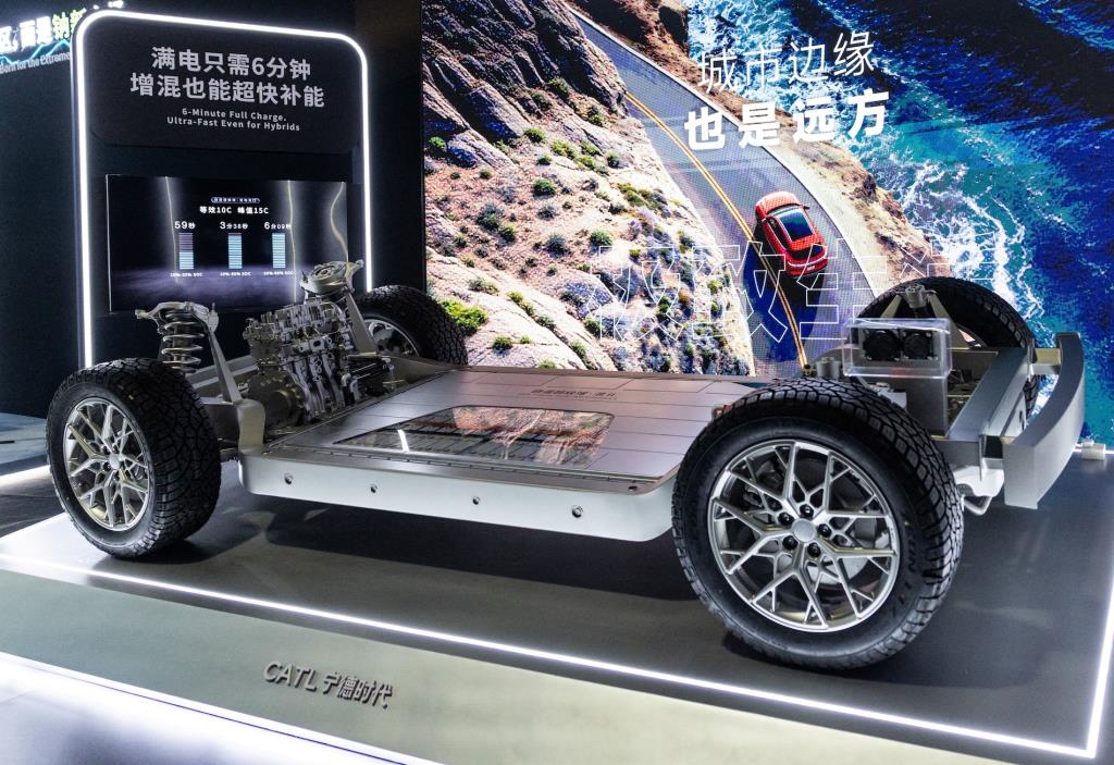 การจัดแสดงแบตเตอรี่ไฮบริด CATL Freevoy Super Hybrid Battery II ในงาน Tech Day ของบริษัท ก่อนงานแสดงรถยนต์ Auto China ที่กรุงปักกิ่ง ประเทศจีน เมื่อวันที่ 21 เมษายน 2569